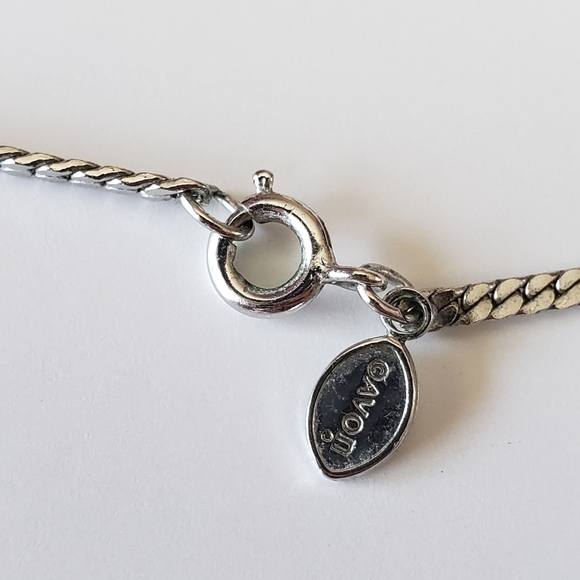 Vintage 1978 AVON Silver Lily Lariat Necklace. - Picture 8 of 9